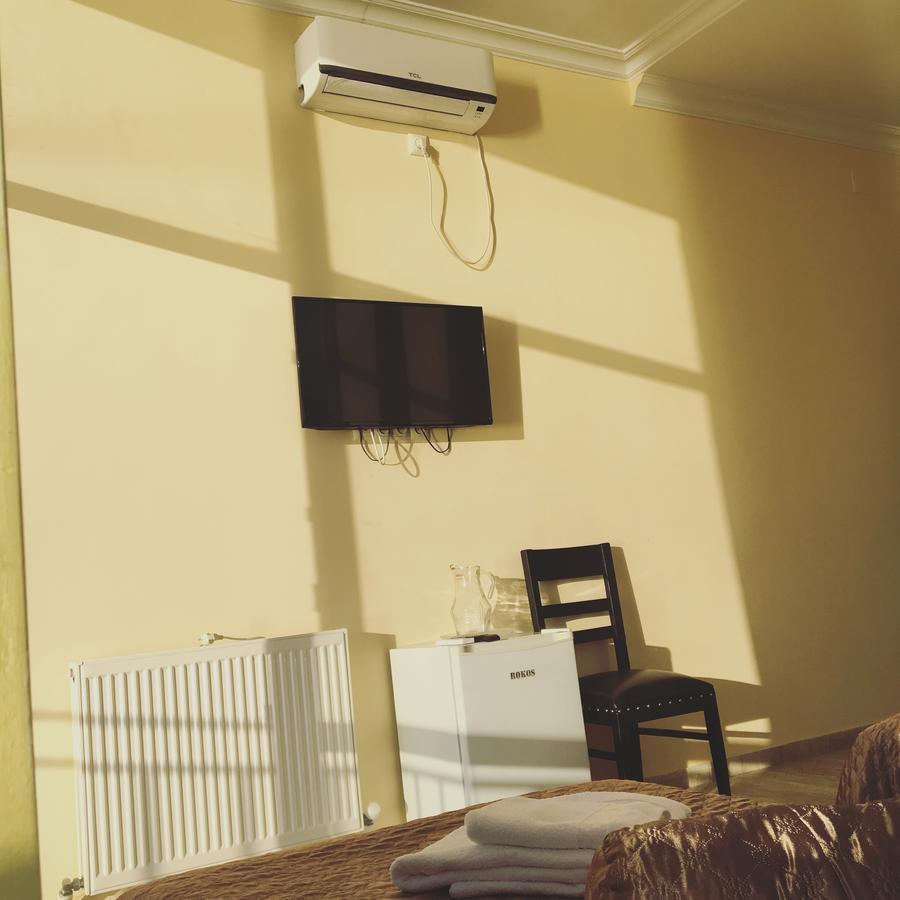 Hotel Guesthouse Lola Батумі Екстер'єр фото