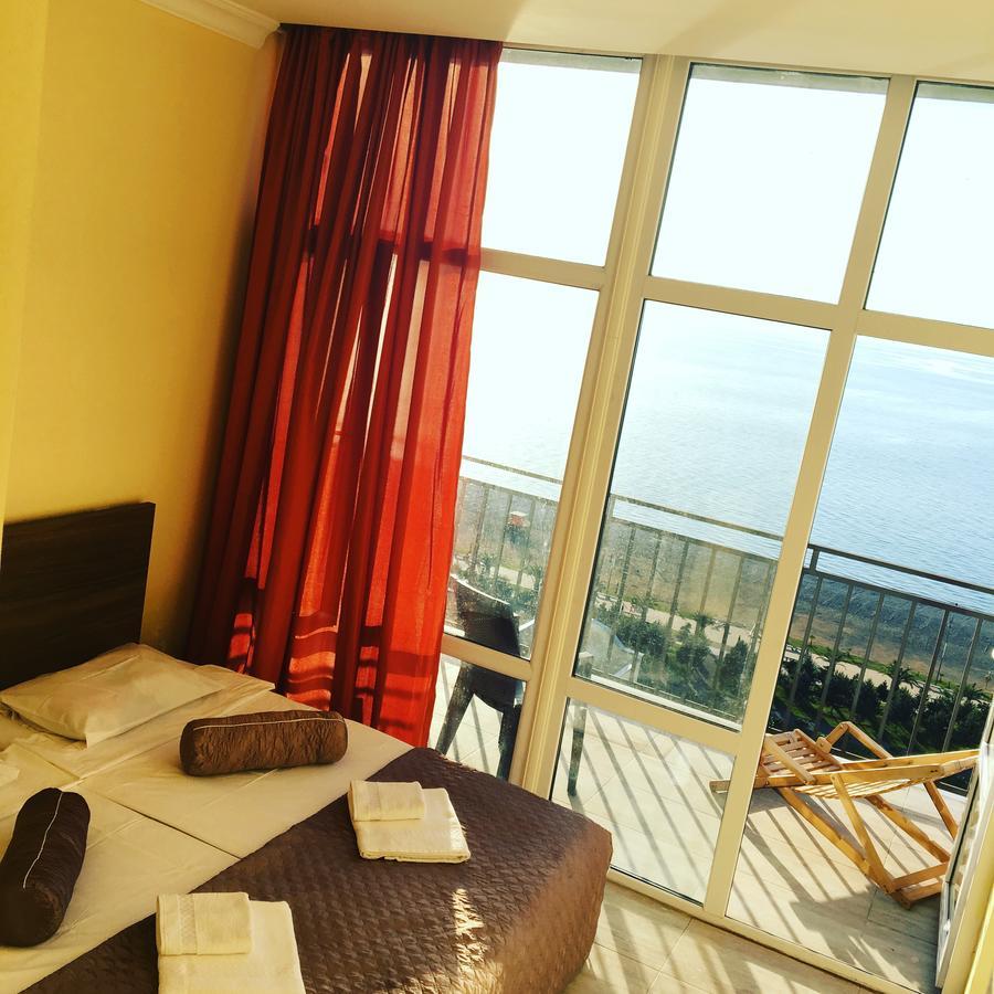 Hotel Guesthouse Lola Батумі Екстер'єр фото