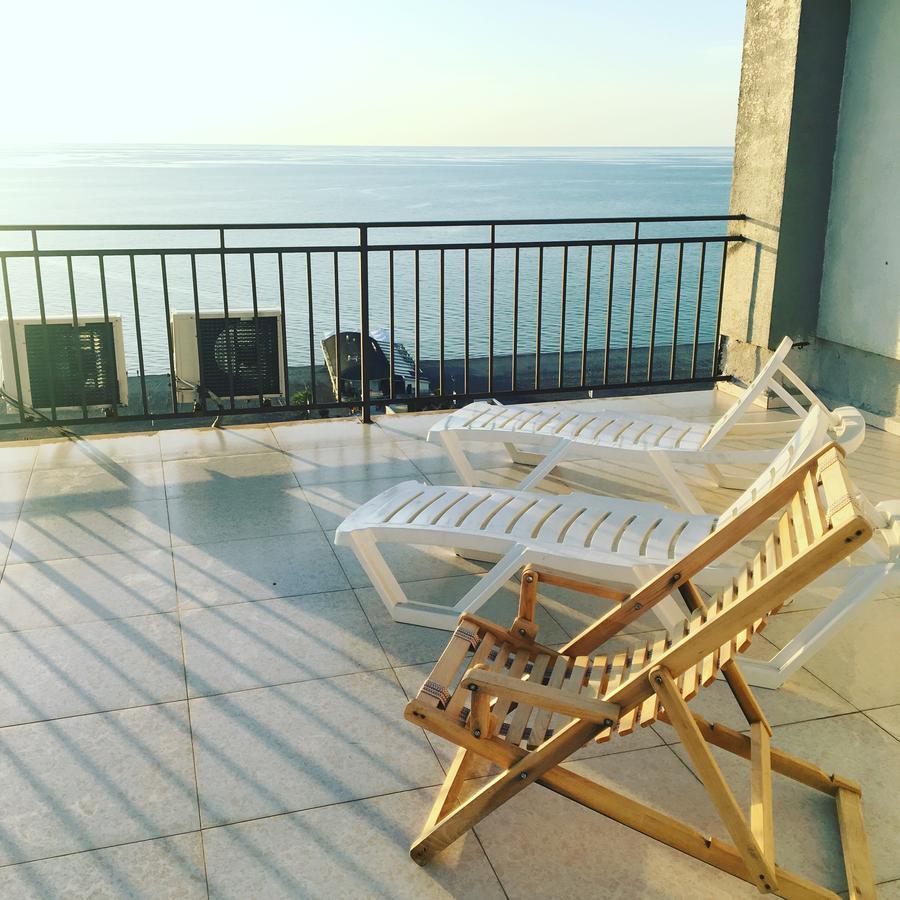 Hotel Guesthouse Lola Батумі Екстер'єр фото