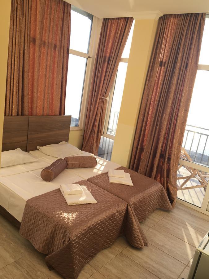 Hotel Guesthouse Lola Батумі Екстер'єр фото