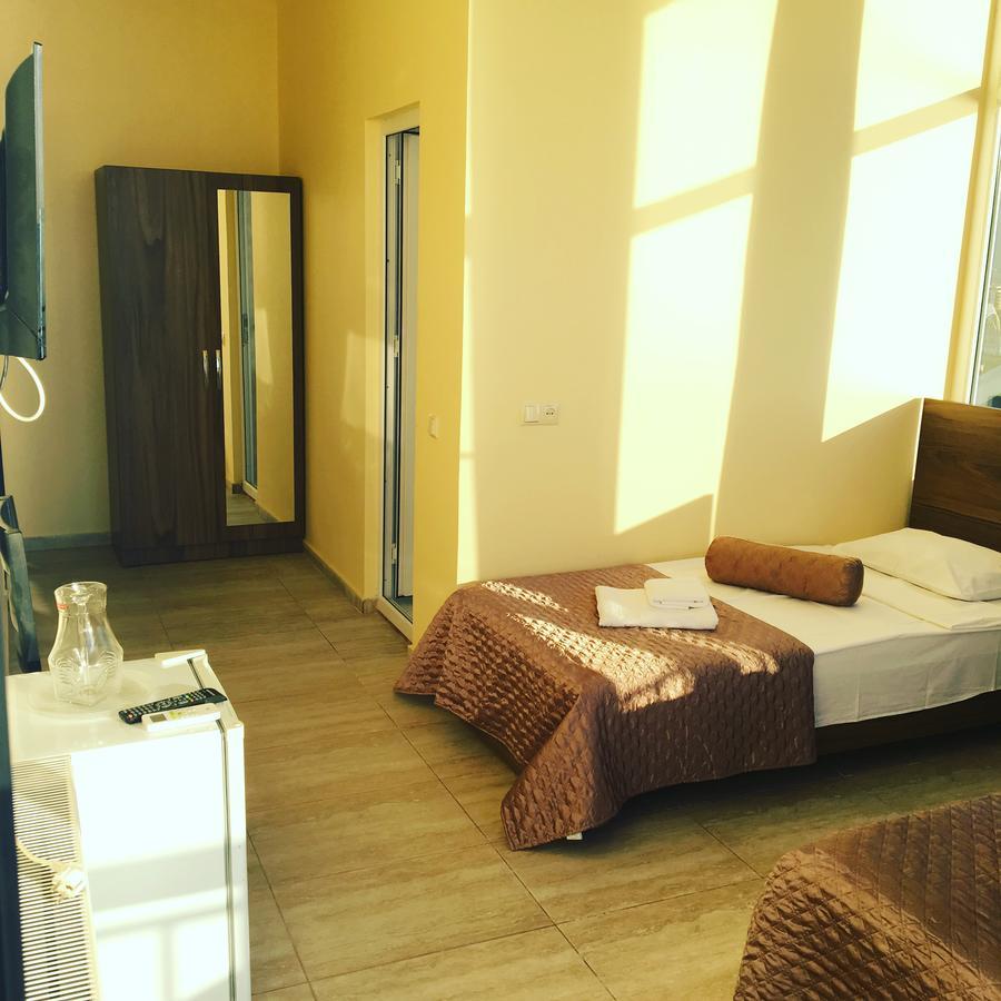 Hotel Guesthouse Lola Батумі Екстер'єр фото