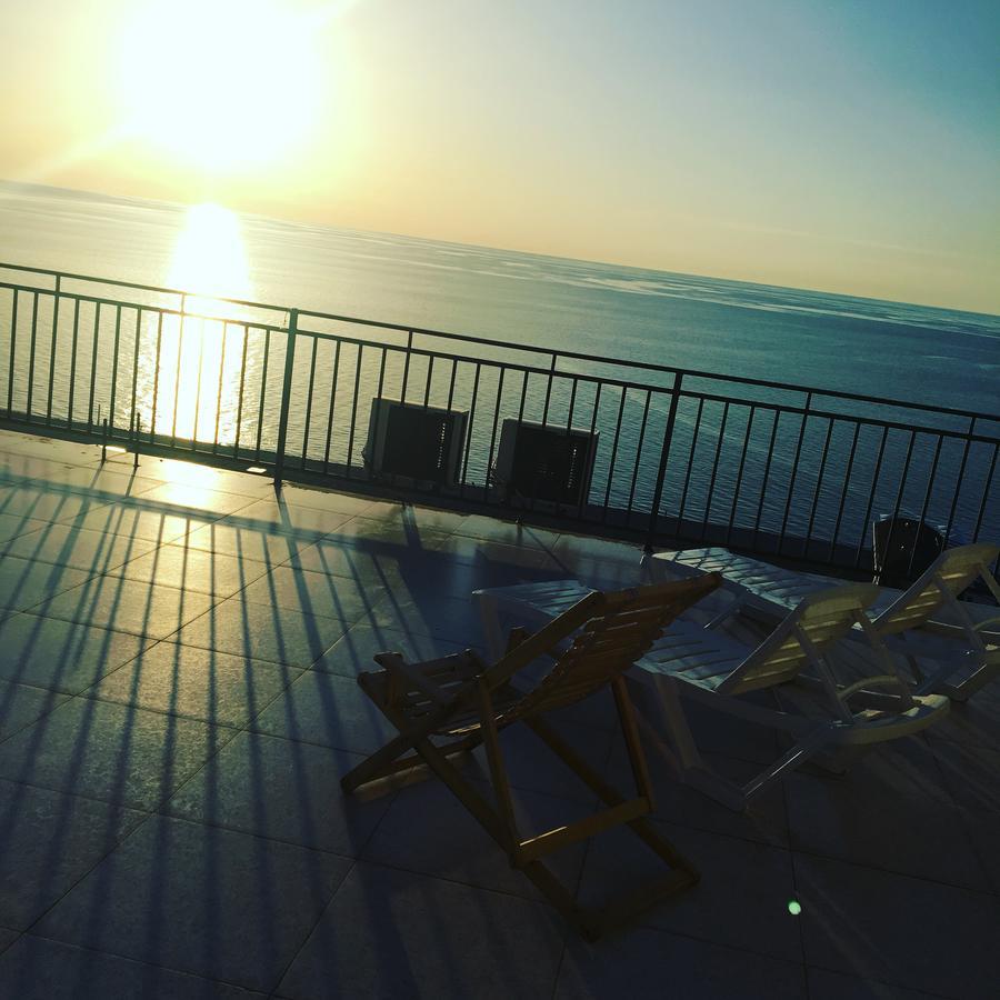 Hotel Guesthouse Lola Батумі Екстер'єр фото