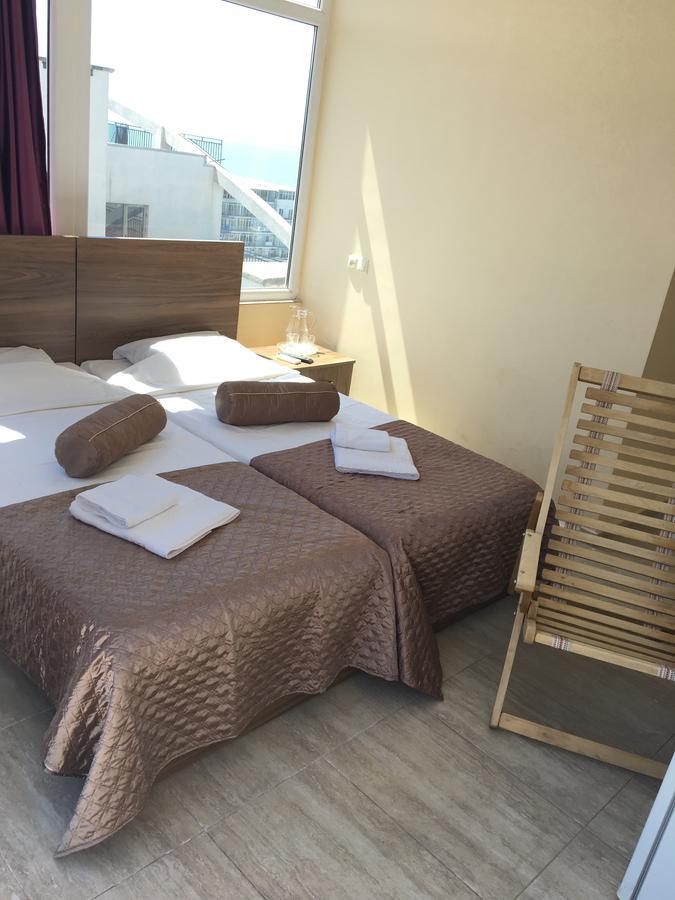 Hotel Guesthouse Lola Батумі Екстер'єр фото