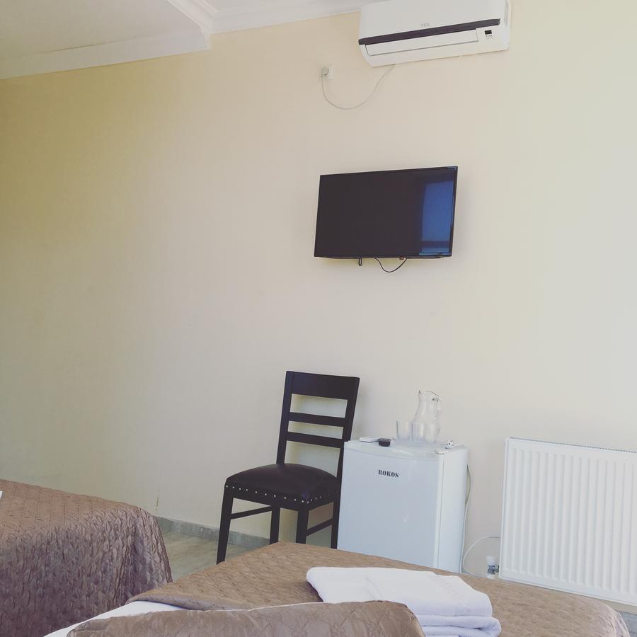 Hotel Guesthouse Lola Батумі Екстер'єр фото