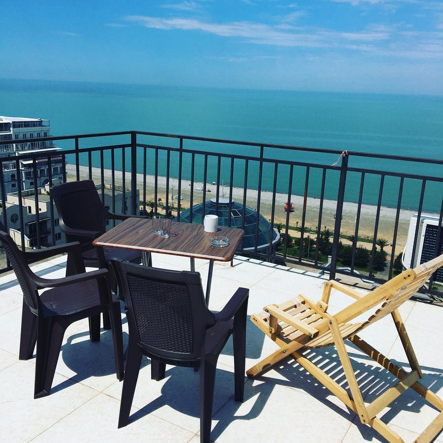Hotel Guesthouse Lola Батумі Екстер'єр фото